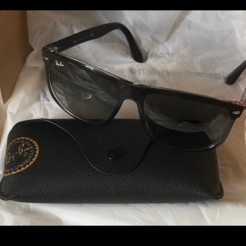 Unisex Ray Ban sunglasses